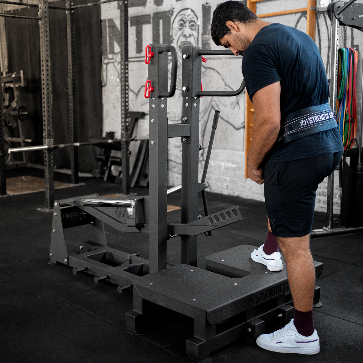 B-WARE Riot Belt Squat Machine incl. Belt & Carabiner - Strength Shop