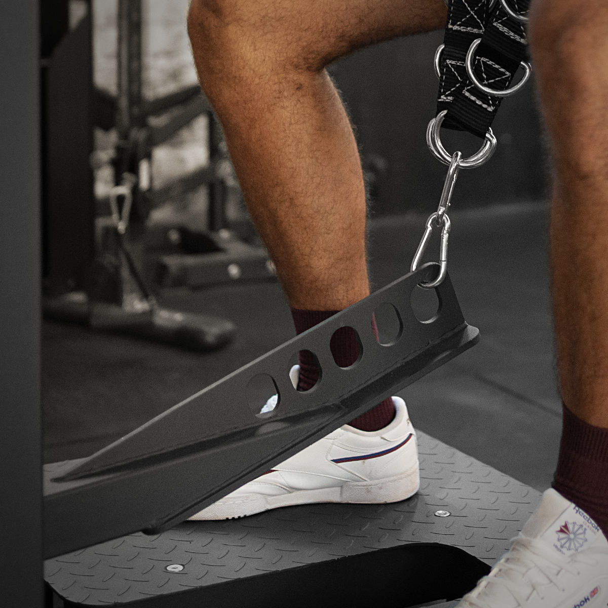 B-WARE Riot Belt Squat Machine incl. Belt & Carabiner - Strength Shop