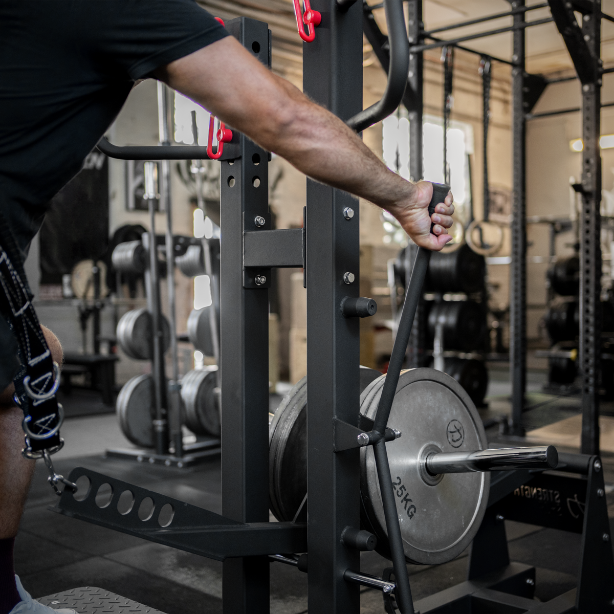 B-WARE Riot Belt Squat Machine incl. Belt & Carabiner - Strength Shop