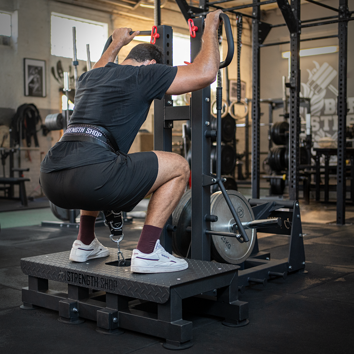 B-WARE Riot Belt Squat Machine incl. Belt & Carabiner - Strength Shop