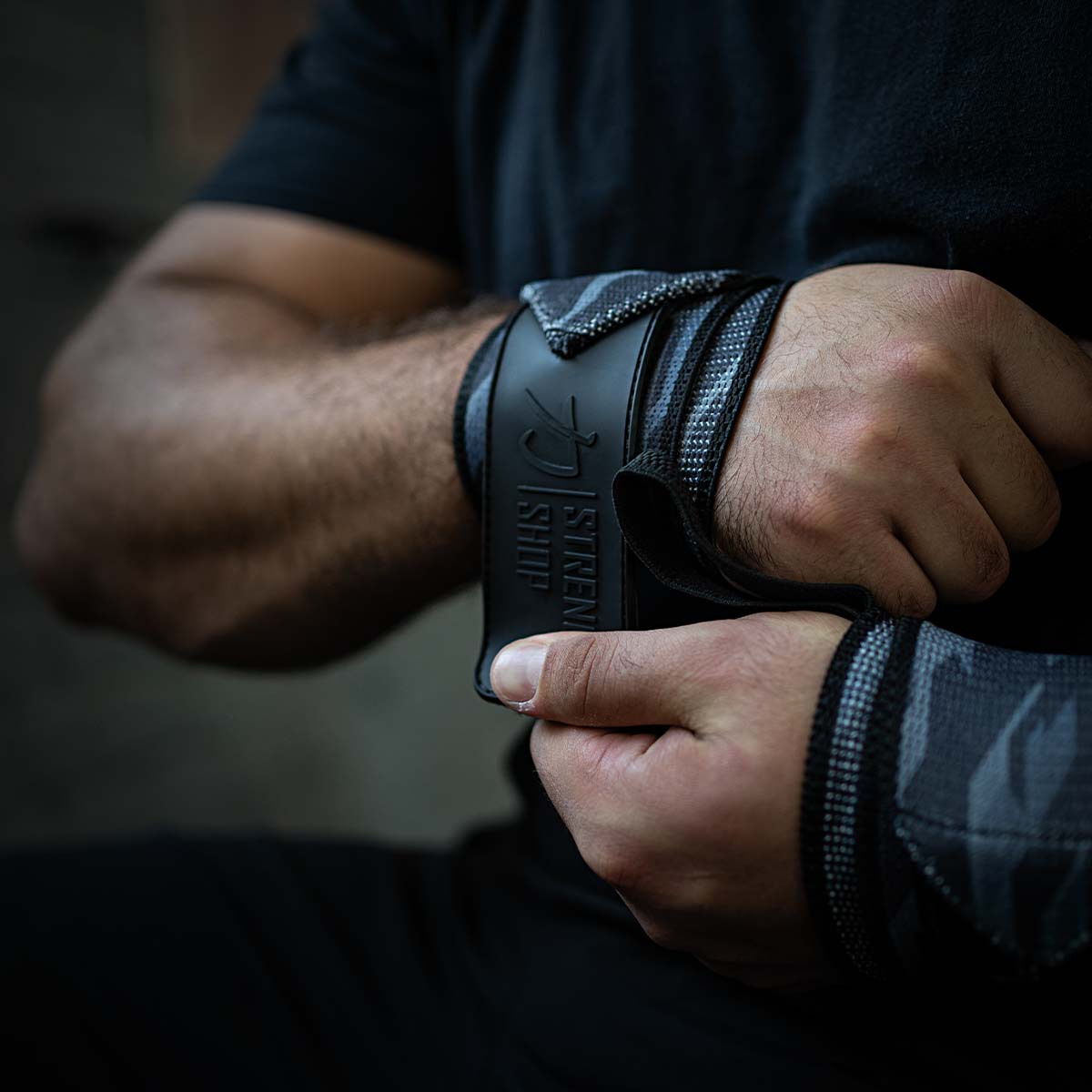 Medium Wrist Wraps - Dark Camo print - IPF Approved – 30cm/60cm - Strength Shop